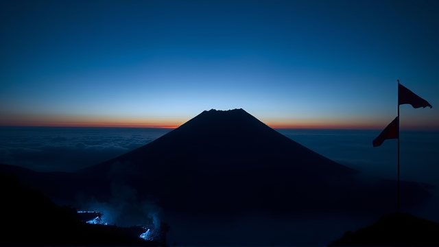 伊真火山蓝色火焰奇观与矿工生活揭秘